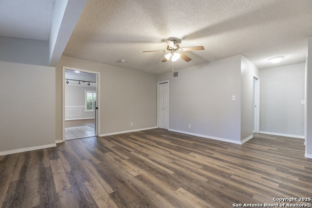 Image 28 of 46 For 18510 Paloma Wood