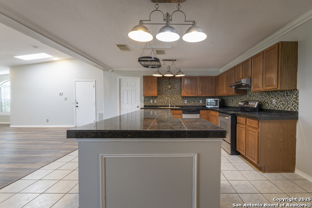Image 5 of 46 For 18510 Paloma Wood