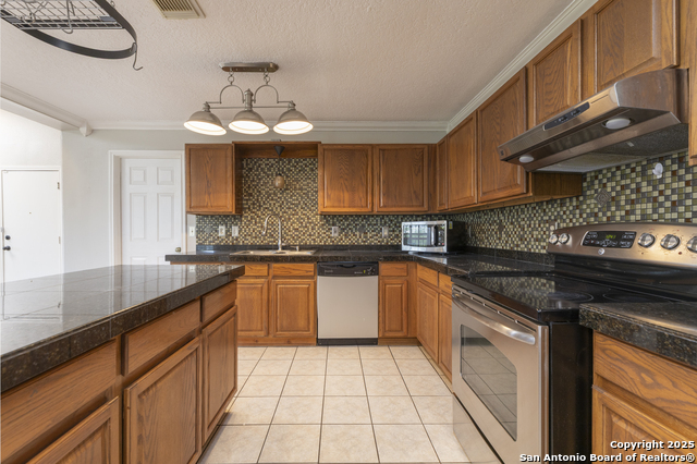 Image 7 of 46 For 18510 Paloma Wood