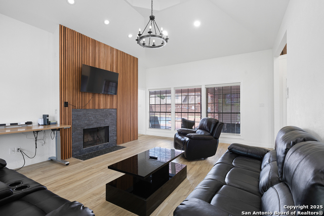 Listing photo id 8 for 5421 Adair Dr