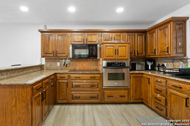 Listing photo id 21 for 5421 Adair Dr