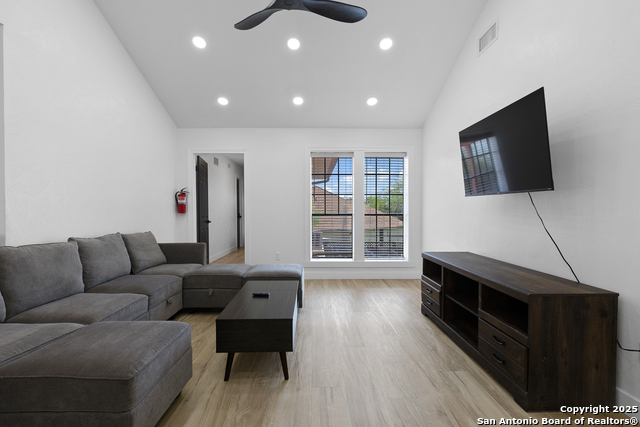 Listing photo id 25 for 5421 Adair Dr