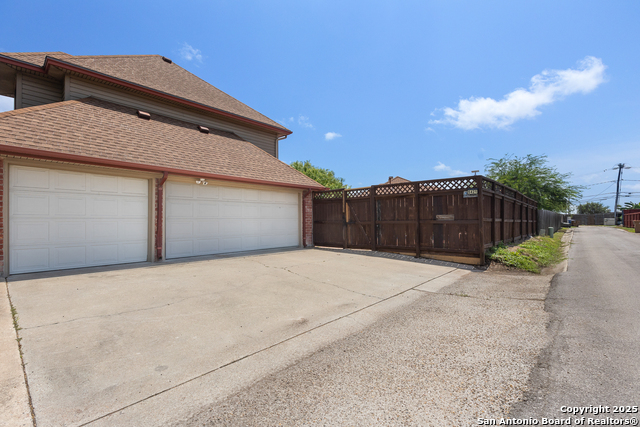 Listing photo id 38 for 5421 Adair Dr