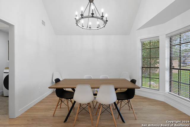 Listing photo id 3 for 5421 Adair Dr