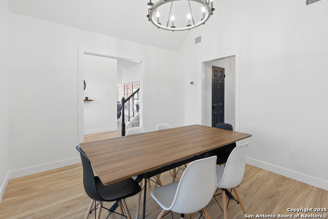 Listing photo id 4 for 5421 Adair Dr