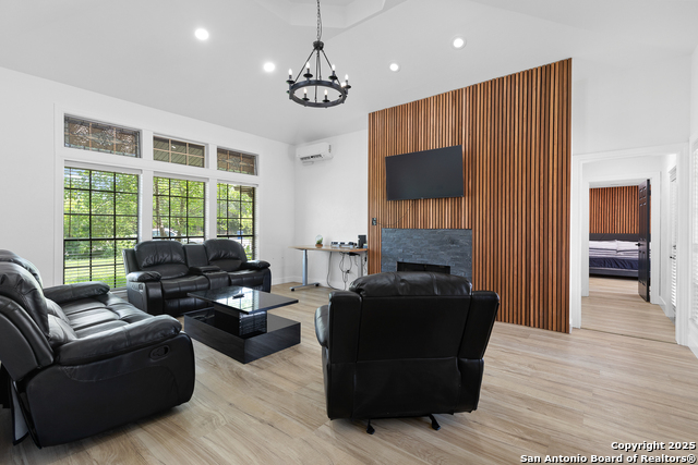 Listing photo id 5 for 5421 Adair Dr