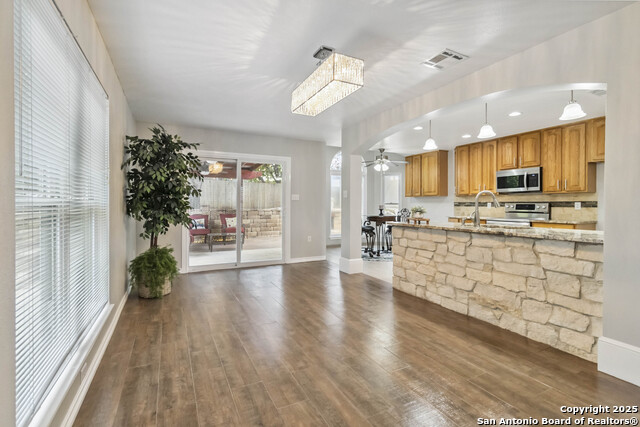 Image 4 of 30 For 2652 Poplar Grove