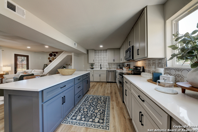 Image 11 of 42 For 770 Carl Dr.
