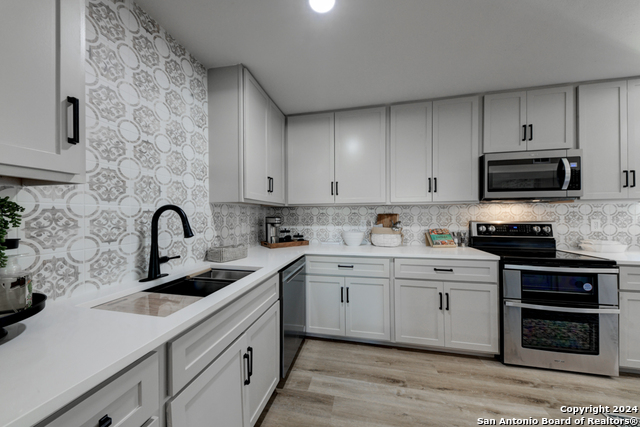Image 12 of 42 For 770 Carl Dr.