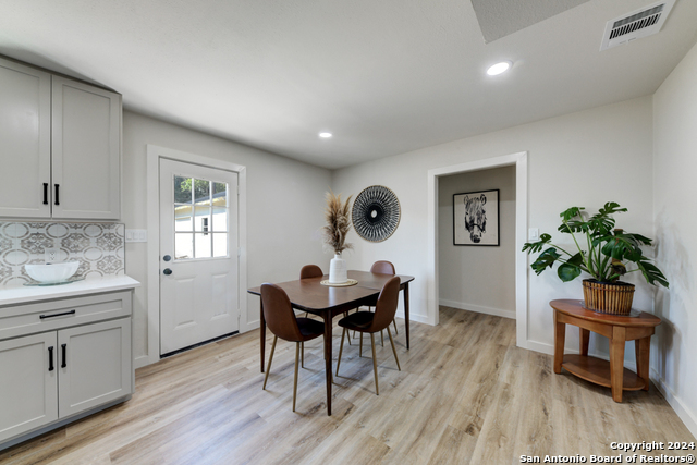 Image 13 of 42 For 770 Carl Dr.