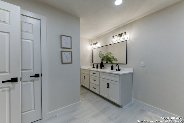 Image 19 of 42 For 770 Carl Dr.