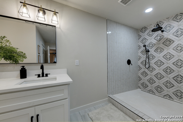 Image 20 of 42 For 770 Carl Dr.