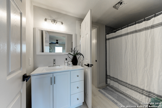 Image 26 of 42 For 770 Carl Dr.