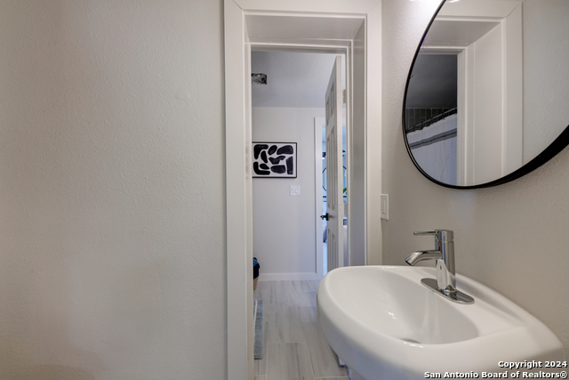 Image 27 of 42 For 770 Carl Dr.