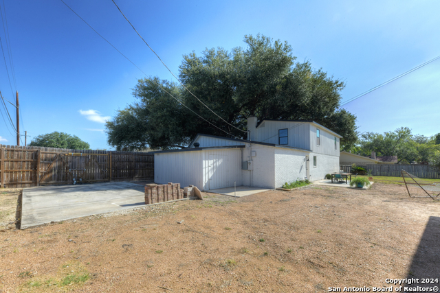Image 31 of 42 For 770 Carl Dr.