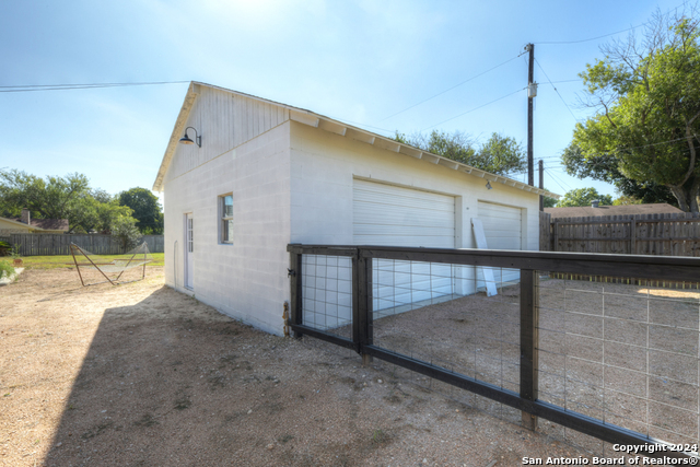 Image 32 of 42 For 770 Carl Dr.