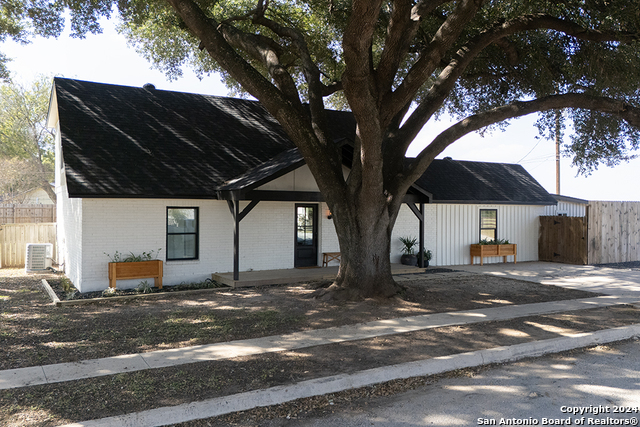 Image 33 of 42 For 770 Carl Dr.