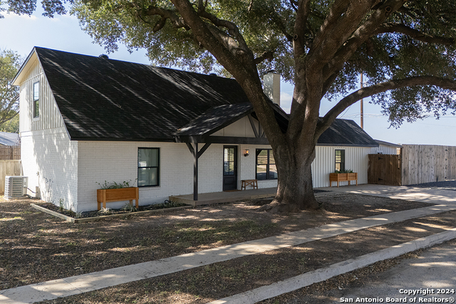 Image 34 of 42 For 770 Carl Dr.