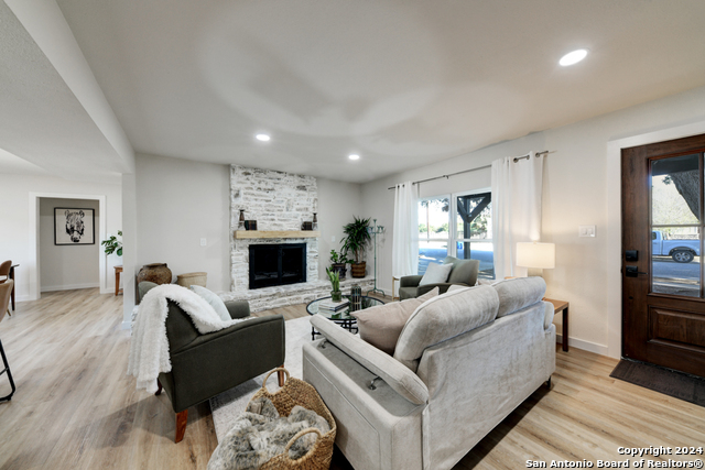 Image 7 of 42 For 770 Carl Dr.
