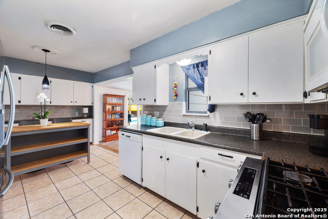 Image 11 of 28 For 270 Goodhue Ave