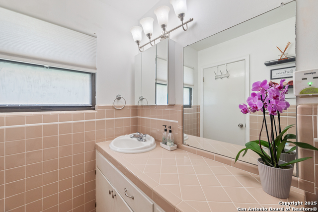 Image 22 of 28 For 270 Goodhue Ave