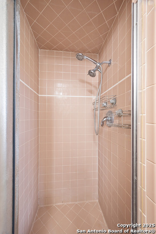 Image 23 of 28 For 270 Goodhue Ave
