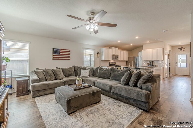 Listing photo id 9 for 13032 Minuet Sway