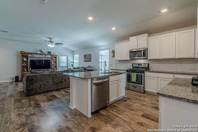 Listing photo id 4 for 13032 Minuet Sway