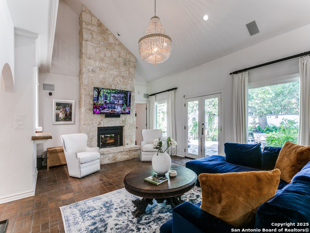 Image 11 of 44 For 131 Park Dr  