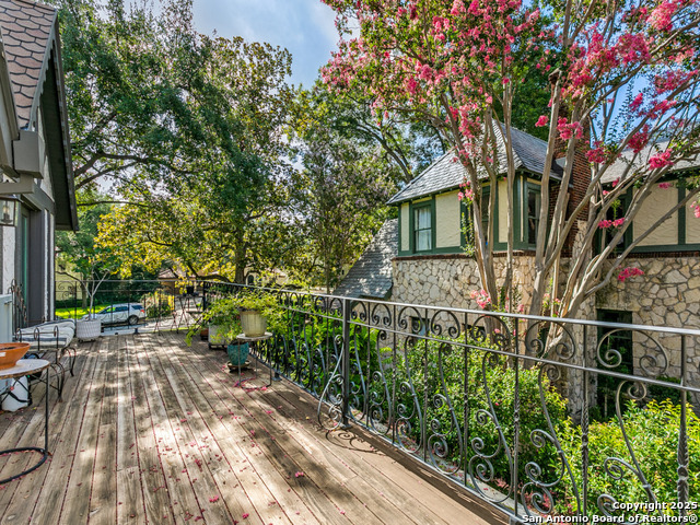 Image 31 of 44 For 131 Park Dr  