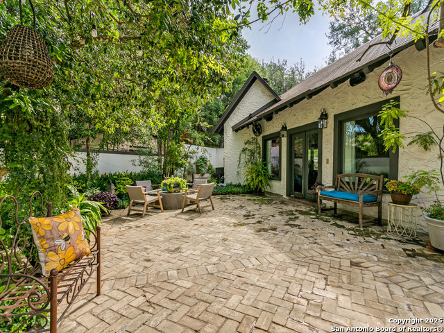 Image 33 of 44 For 131 Park Dr  