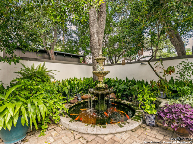 Image 35 of 44 For 131 Park Dr  