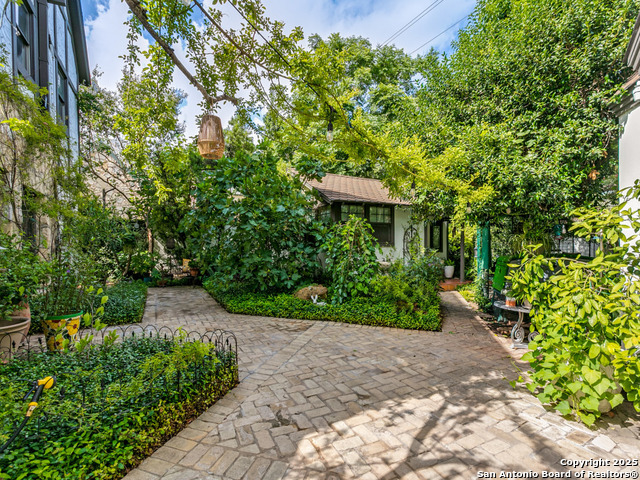 Image 36 of 44 For 131 Park Dr  