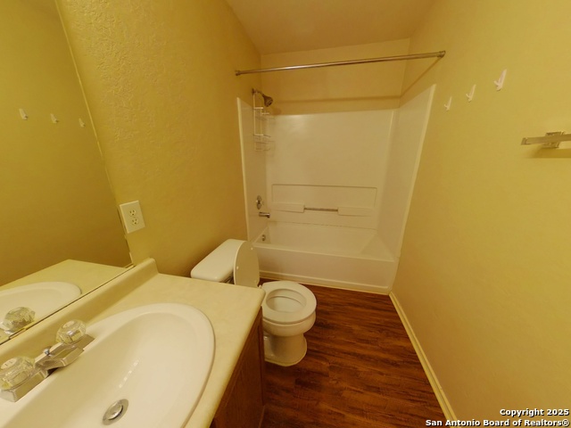 Image 17 of 26 For 9027 Laguna Rio