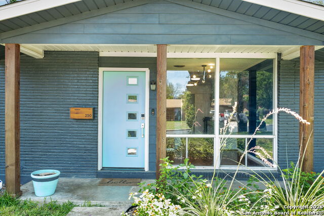 Image 4 of 27 For 250 Maplewood