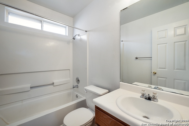 Image 13 of 22 For 5016 Crestwood Hill