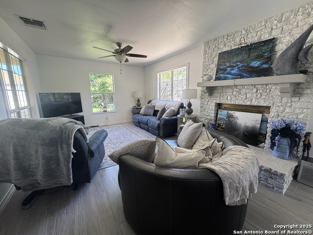 Image 10 of 57 For 354 Red Bluff