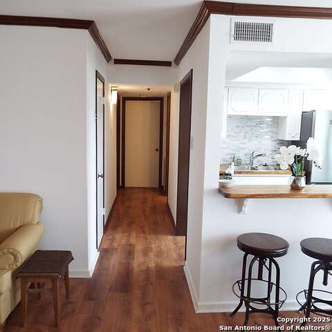 Image 12 of 20 For 8401 New Braunfels  314