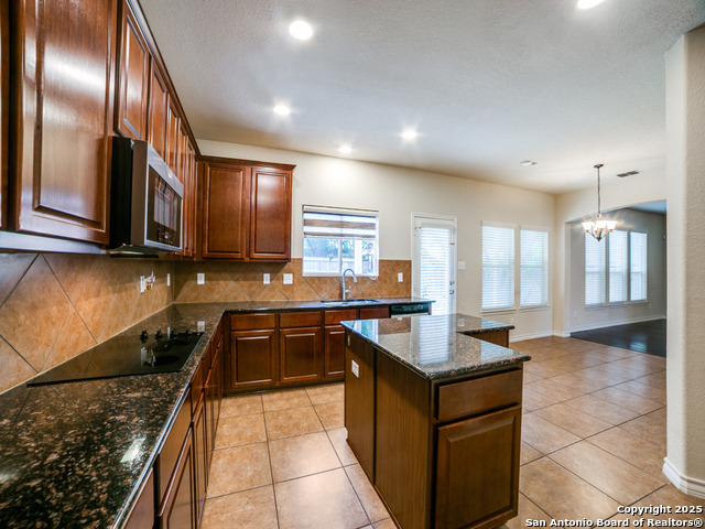 Listing photo id 11 for 7618 Mission Pt