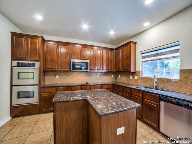 Listing photo id 12 for 7618 Mission Pt