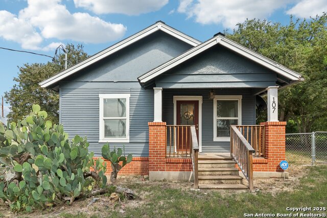 Details for 107 Gilbert W, Falls City, TX 78113