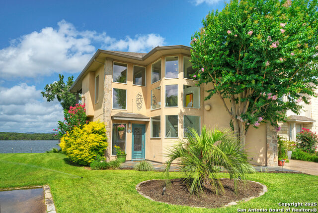 Details for 204 Waterway Dr N, Kingsland, TX 78639