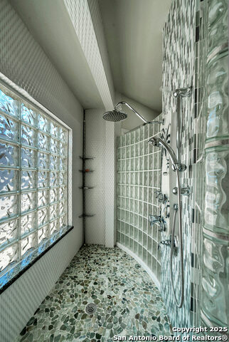 Image 31 of 40 For 204 Waterway Dr N