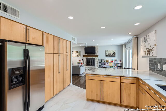 Image 10 of 37 For 14339 Hill Prince
