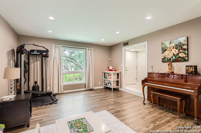 Image 11 of 37 For 14339 Hill Prince