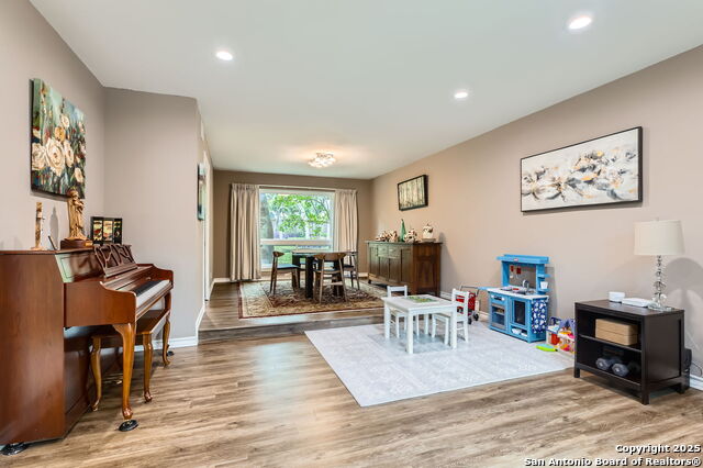 Image 12 of 37 For 14339 Hill Prince