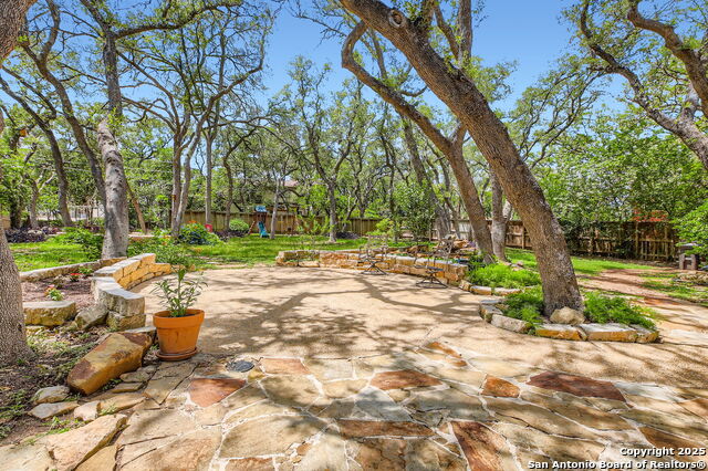 Image 24 of 37 For 14339 Hill Prince