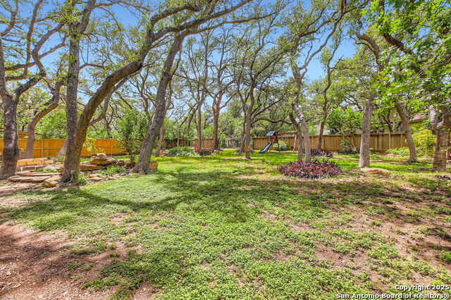 Image 26 of 37 For 14339 Hill Prince