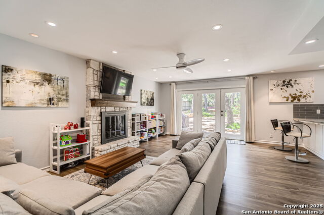 Image 4 of 37 For 14339 Hill Prince