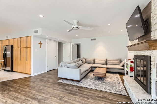 Image 6 of 37 For 14339 Hill Prince